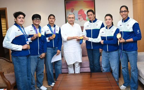 Vaishnaw meets Asian Games gold-winning women’s kabaddi team
