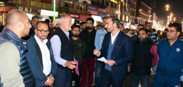 SSCL chief orders repairs, improved lighting at Lal Chowk facilities