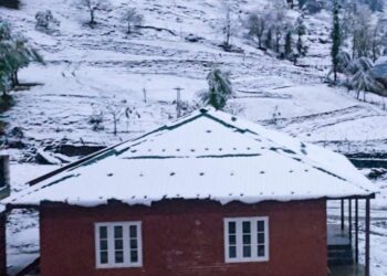 Higher reaches of Kashmir remain draped in white after fresh overnight snowfall