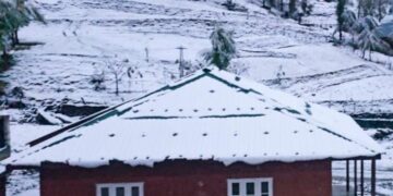 Higher reaches of Kashmir remain draped in white after fresh overnight snowfall
