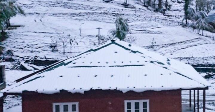Higher reaches of Kashmir remain draped in white after fresh overnight snowfall