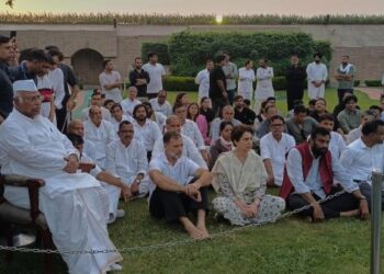 Oppn leaders pray at Rajghat, say will continue protest against CEC, ‘vote chori’