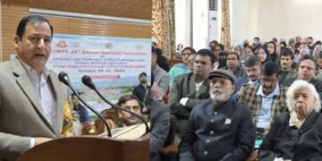 Javid Dar calls for climate-resilient horticulture at KU convention