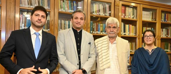 LG interacts with 2011-batch IFS officers