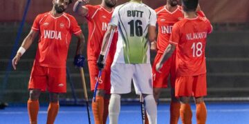 India survive Pakistan scare, set up final against Malaysia