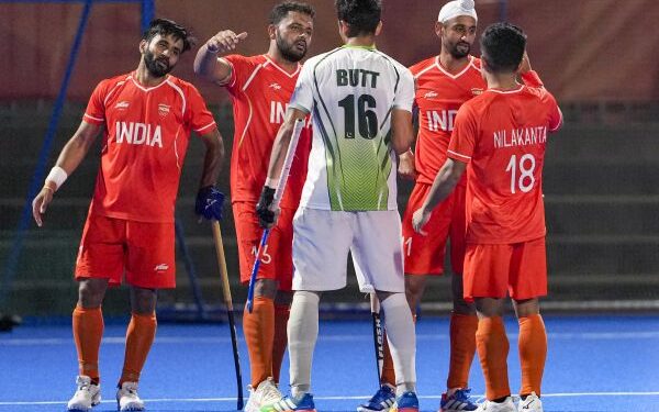 India survive Pakistan scare, set up final against Malaysia