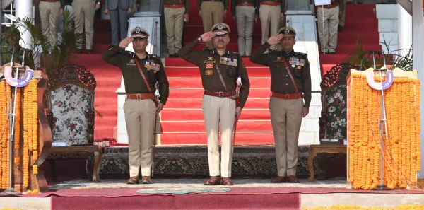 J&K Police pays tribute to martyrs across Kashmir on Police Commemoration Day