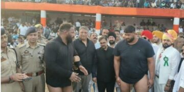 Satish Sharma witnesses Grand Dangal at R.S. Pura; hails wrestling tradition