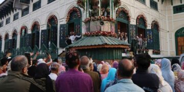 Devotees throng Dastgeer Sahib shrine as Friday following Urs observed