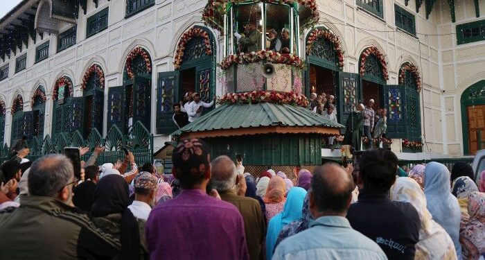 Devotees throng Dastgeer Sahib shrine as Friday following Urs observed