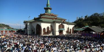 Thousands attend Sheikh-ul-Aalam’s Urs in Charar-i-Sharief