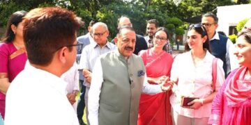 Dr Jitendra Singh hosts GMC Jammu alumni meet in Delhi