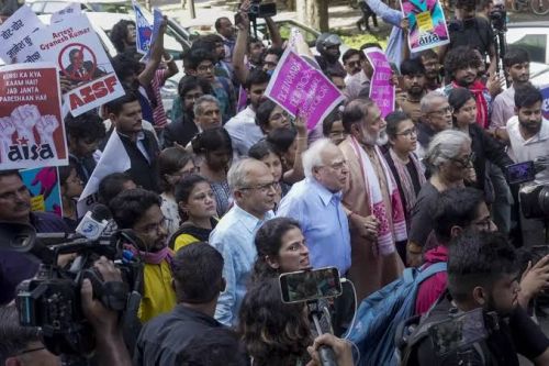 AISA activists return to Jantar Mantar; around 150 protesters detained